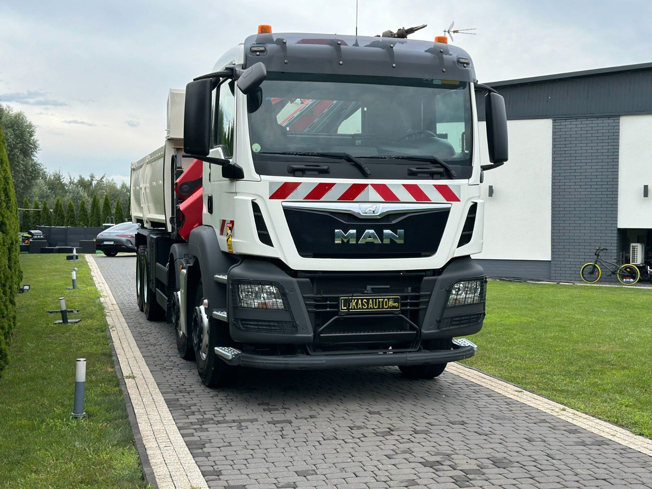 MAN TGS 440 / 8x4 /CRANE HMF 1530/ TIPPER - Camión grúa: foto 4 MAN TGS 440 / 8x4 /CRANE HMF 1530/ TIPPER - Camión grúa: foto 4