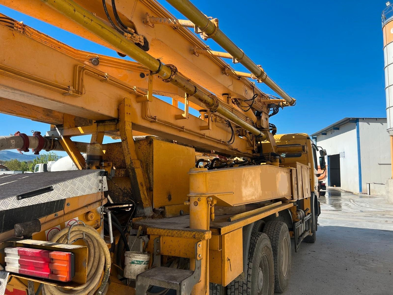 Mercedes-Benz ACTROS 3332 ELBA SCHWING 36M - Bomba de hormigón: foto 2 Mercedes-Benz ACTROS 3332 ELBA SCHWING 36M - Bomba de hormigón: foto 2