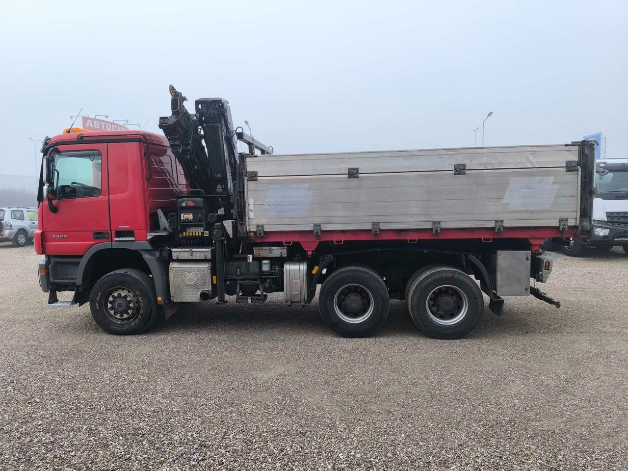 Mercedes-Benz ACTROS 3355 V8 6X6 HIAB 211 EP-5 HIPRO - Volquete camión, Camión grúa: foto 4 Mercedes-Benz ACTROS 3355 V8 6X6 HIAB 211 EP-5 HIPRO - Volquete camión, Camión grúa: foto 4