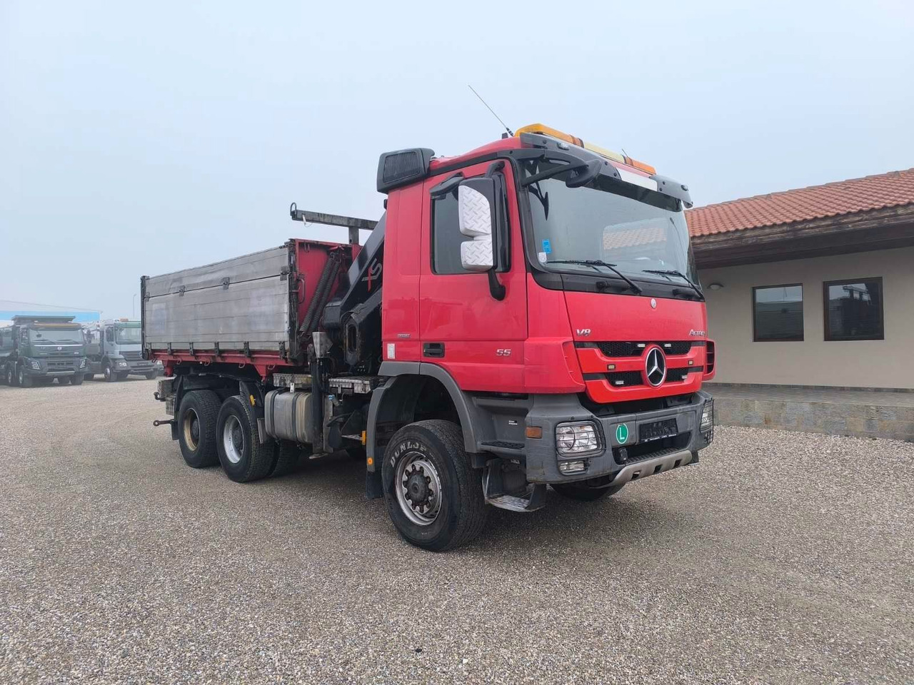 Mercedes-Benz ACTROS 3355 V8 6X6 HIAB 211 EP-5 HIPRO - Volquete camión, Camión grúa: foto 1 Mercedes-Benz ACTROS 3355 V8 6X6 HIAB 211 EP-5 HIPRO - Volquete camión, Camión grúa: foto 1