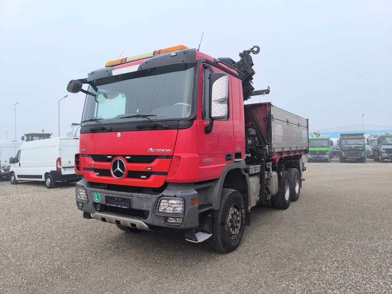 Mercedes-Benz ACTROS 3355 V8 6X6 HIAB 211 EP-5 HIPRO - Volquete camión, Camión grúa: foto 3 Mercedes-Benz ACTROS 3355 V8 6X6 HIAB 211 EP-5 HIPRO - Volquete camión, Camión grúa: foto 3