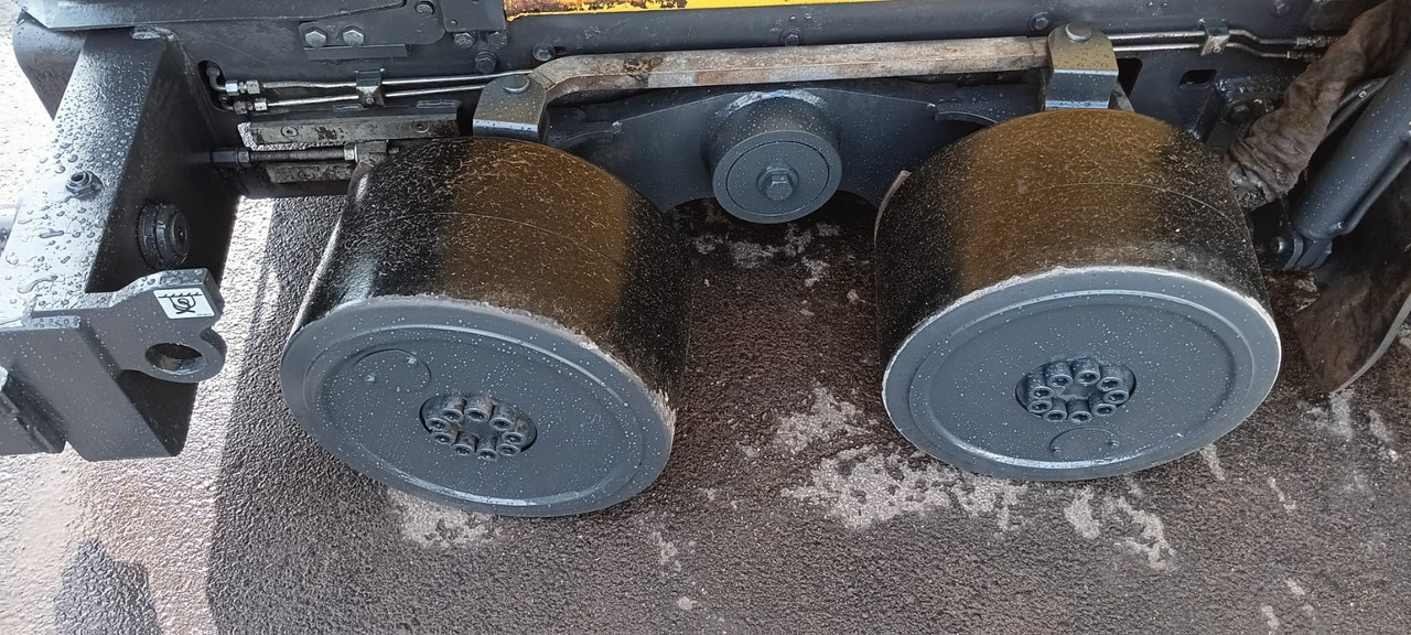 BOMAG IT BF 300 P-2 S340-2 TV Stage IIIb/Tier 4f - Pavimentadora de asfalto: foto 5 BOMAG IT BF 300 P-2 S340-2 TV Stage IIIb/Tier 4f - Pavimentadora de asfalto: foto 5