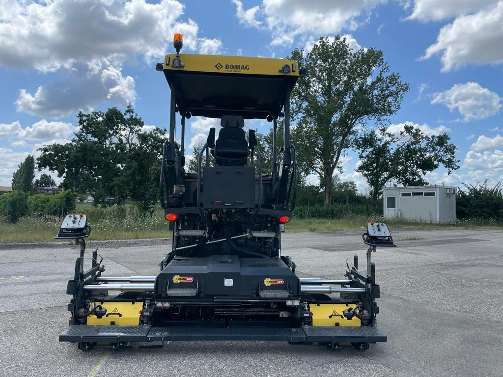 BOMAG IT BF 300 P-2 S340-2 TV Stage IIIb/Tier 4f - Pavimentadora de asfalto: foto 5 BOMAG IT BF 300 P-2 S340-2 TV Stage IIIb/Tier 4f - Pavimentadora de asfalto: foto 5