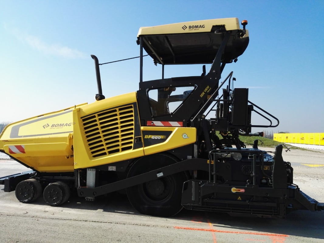 Pavimentadora de asfalto BOMAG IT BF 600 P-2 S500 Stage IV/Tier 4f: foto 8 Pavimentadora de asfalto BOMAG IT BF 600 P-2 S500 Stage IV/Tier 4f: foto 8