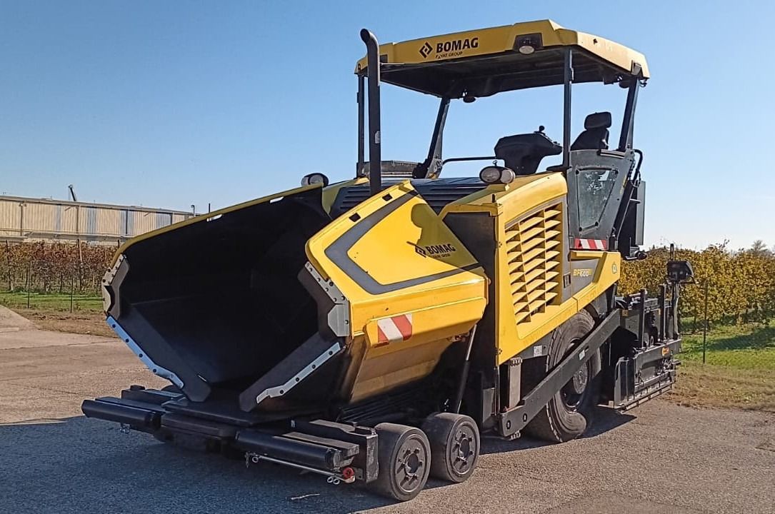 BOMAG IT BF 600 P-2 S500 Stage IV/Tier 4f - Pavimentadora de asfalto: foto 1 BOMAG IT BF 600 P-2 S500 Stage IV/Tier 4f - Pavimentadora de asfalto: foto 1