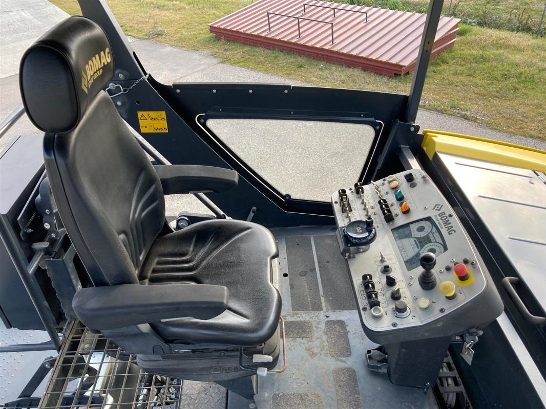 BOMAG IT BF 800 C-2 S600 HMI 1.0 Stage V/Tier 4f - Pavimentadora de asfalto: foto 3 BOMAG IT BF 800 C-2 S600 HMI 1.0 Stage V/Tier 4f - Pavimentadora de asfalto: foto 3