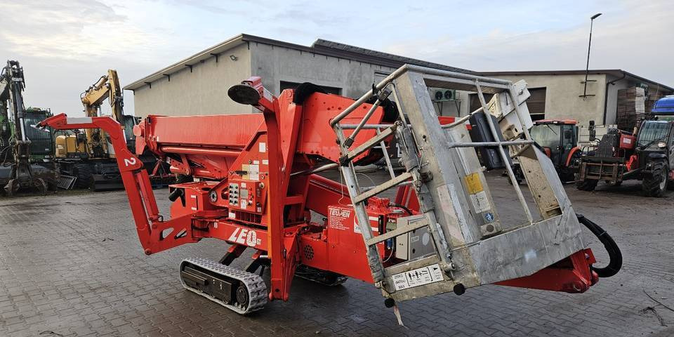Gąsienicowy podnośnik koszowy Teupen LEO 23GT niesprawny FV23% pająk zwyżka - Plataforma araña: foto 2 Gąsienicowy podnośnik koszowy Teupen LEO 23GT niesprawny FV23% pająk zwyżka - Plataforma araña: foto 2