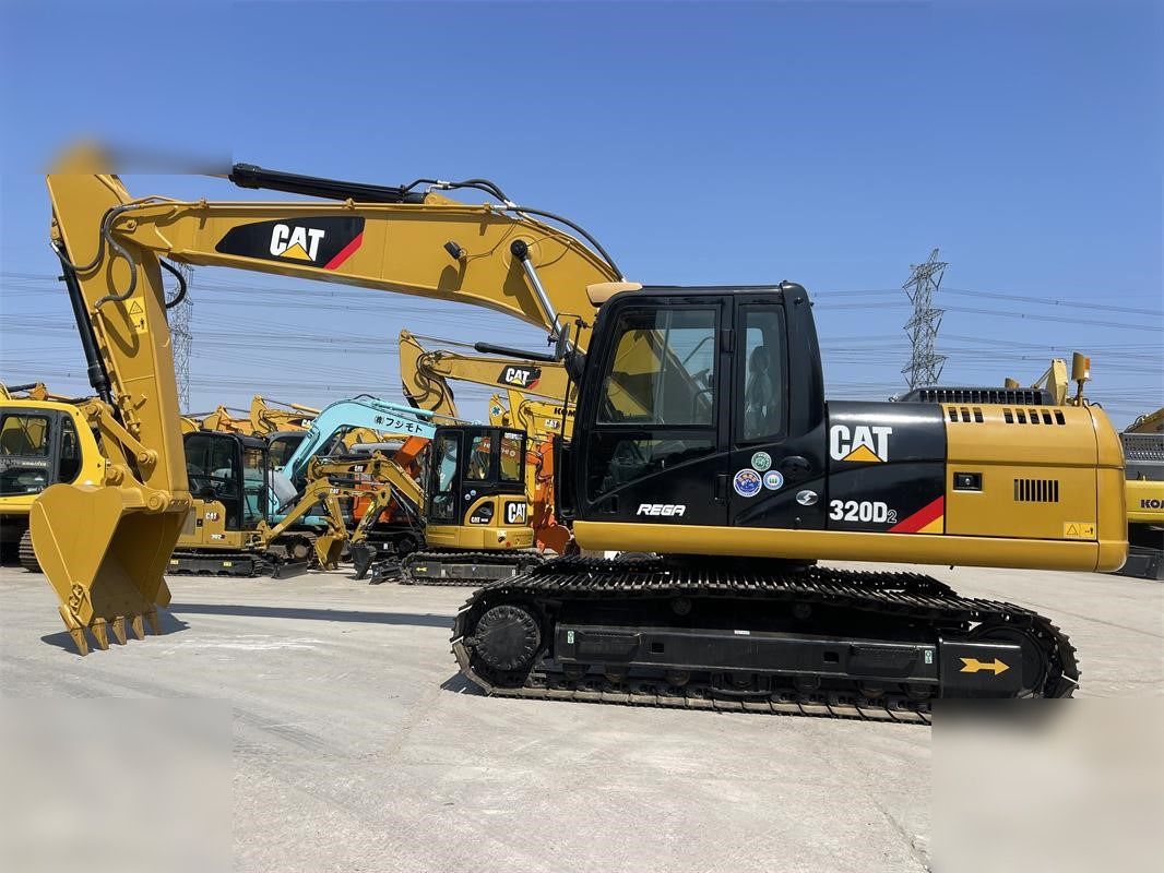 CATERPILLAR 320D2L - Excavadora de cadenas: foto 1 CATERPILLAR 320D2L - Excavadora de cadenas: foto 1