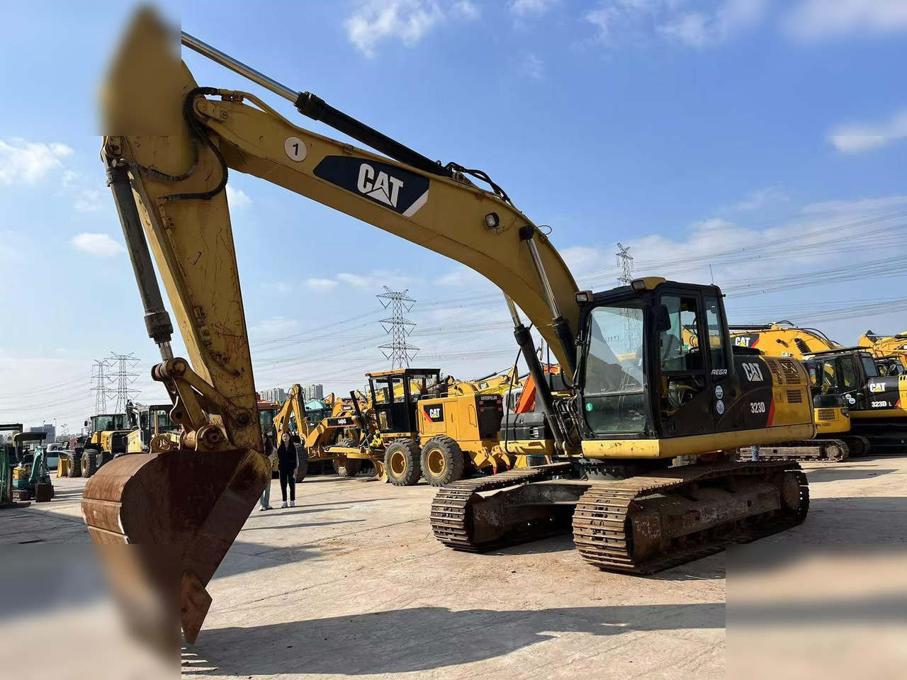 CATERPILLAR 323D - Excavadora de cadenas: foto 2 CATERPILLAR 323D - Excavadora de cadenas: foto 2