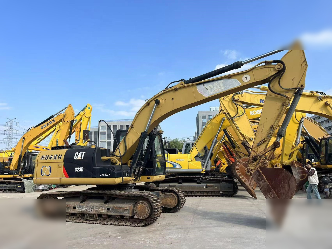 CATERPILLAR 323D - Excavadora de cadenas: foto 1 CATERPILLAR 323D - Excavadora de cadenas: foto 1