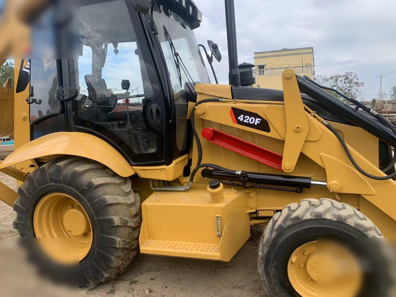 Retroexcavadora CATERPILLAR 420F: foto 6