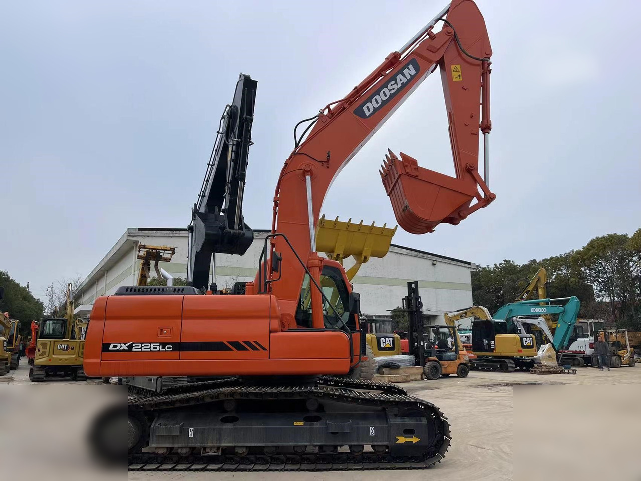 DOOSAN DX225 LC - Excavadora de cadenas: foto 1 DOOSAN DX225 LC - Excavadora de cadenas: foto 1