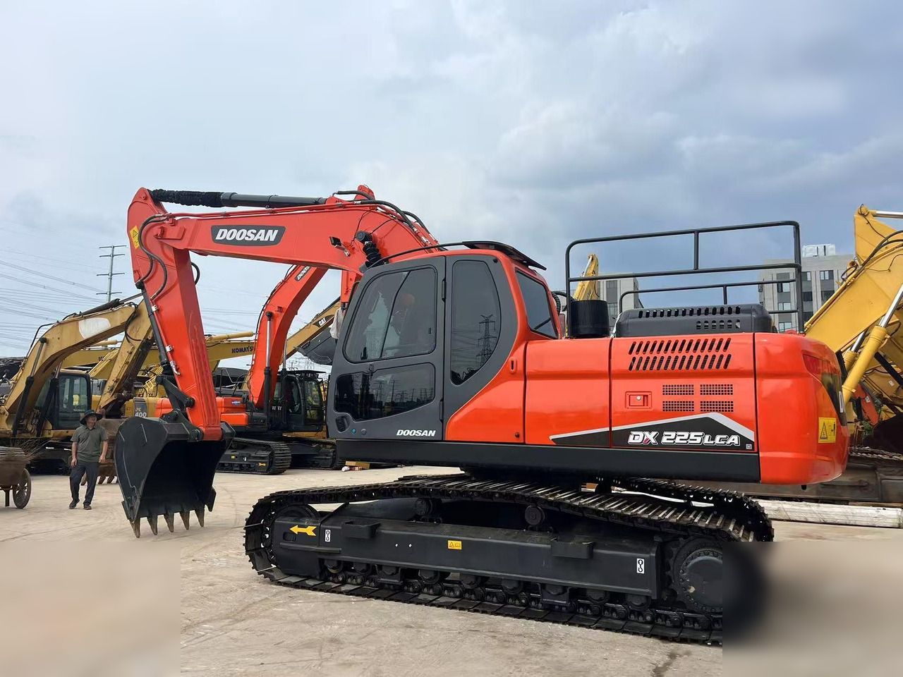DOOSAN DX225 LC - Excavadora de cadenas: foto 1 DOOSAN DX225 LC - Excavadora de cadenas: foto 1