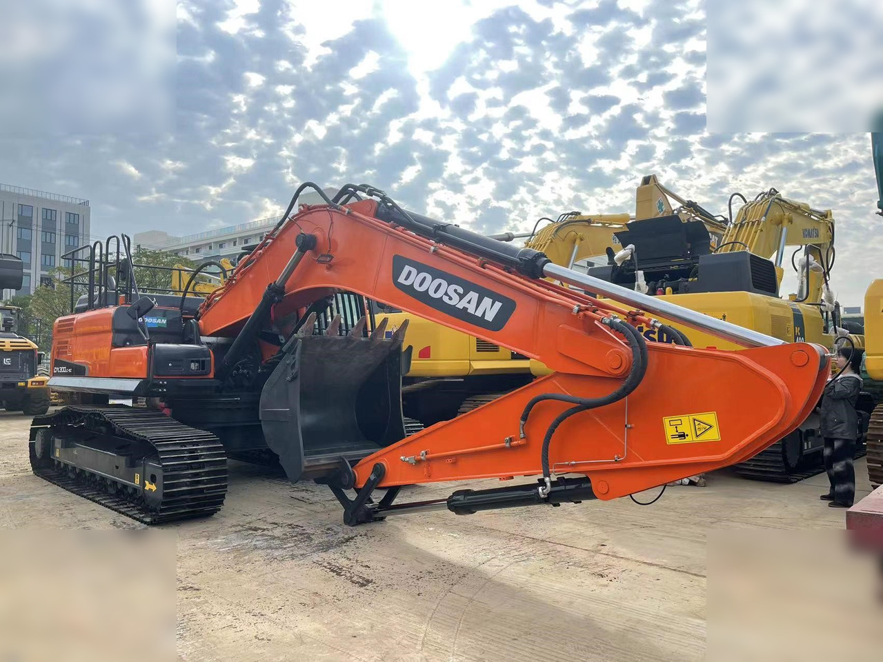 DOOSAN DX300 LCA - Excavadora de cadenas: foto 1 DOOSAN DX300 LCA - Excavadora de cadenas: foto 1