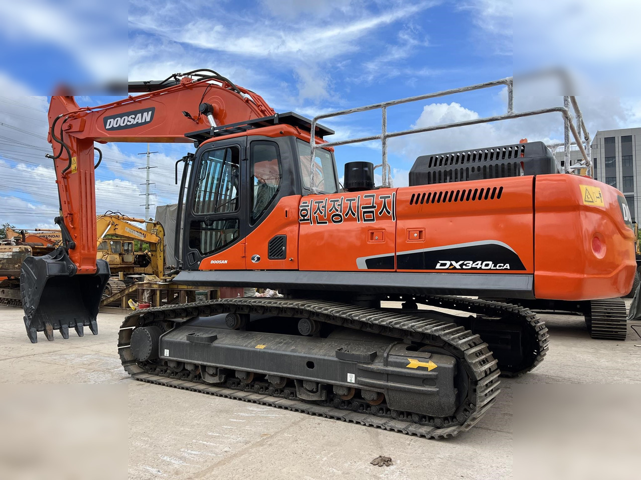 DOOSAN DX340 LCA - Excavadora de cadenas: foto 1 DOOSAN DX340 LCA - Excavadora de cadenas: foto 1