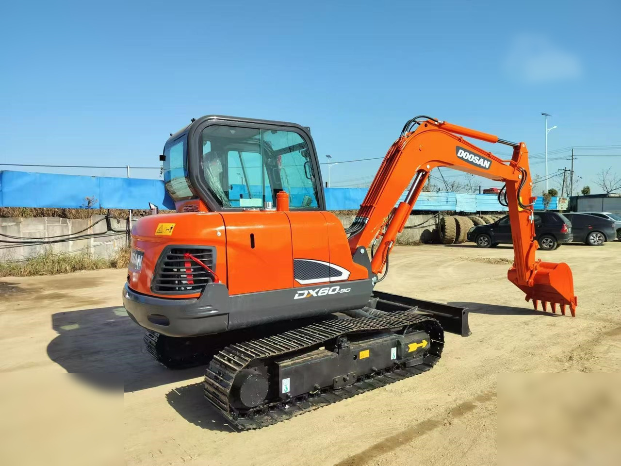 DOOSAN DX60-9C - Excavadora de cadenas: foto 2 DOOSAN DX60-9C - Excavadora de cadenas: foto 2