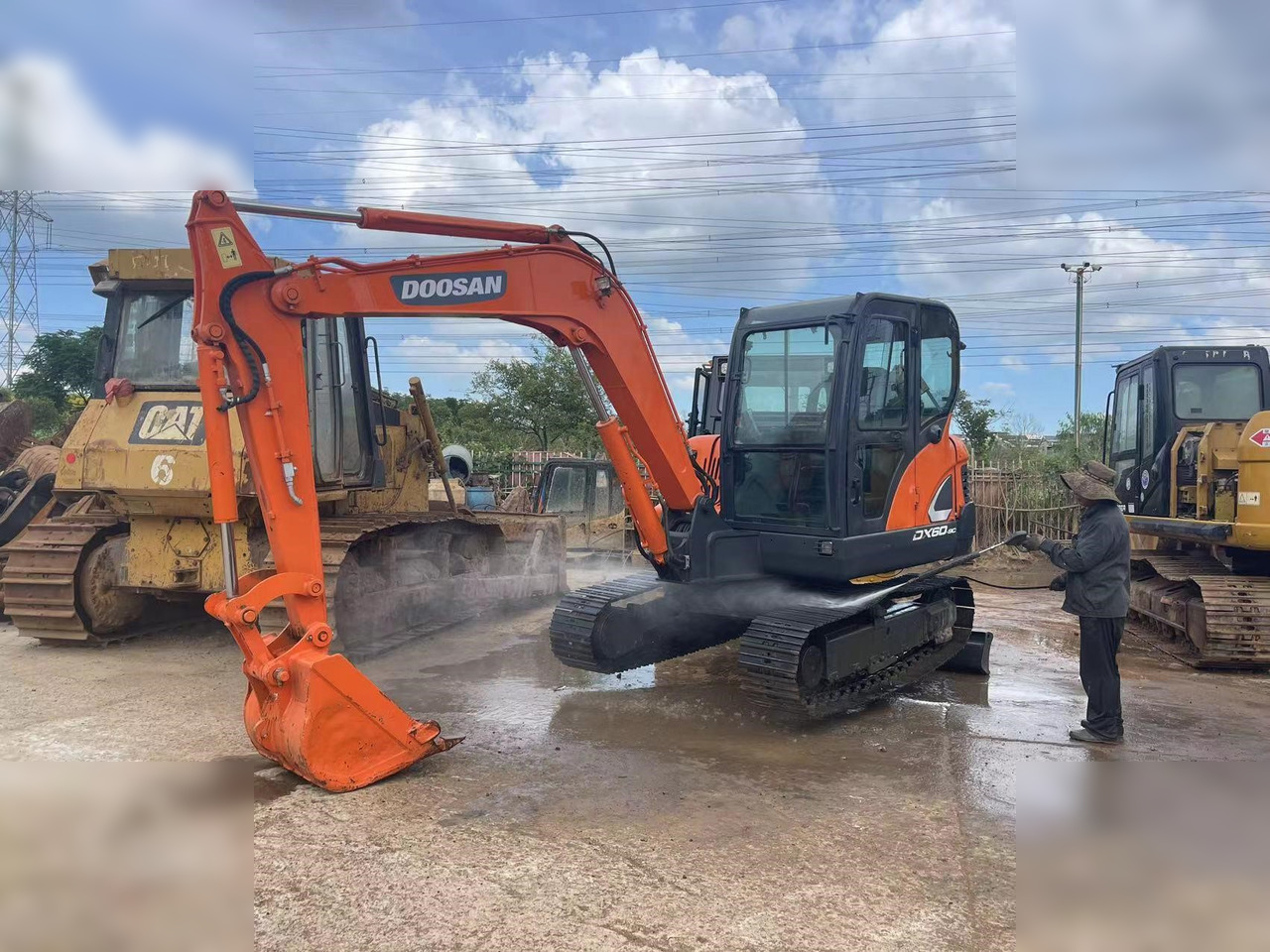 DOOSAN DX60-9C - Excavadora de cadenas: foto 1 DOOSAN DX60-9C - Excavadora de cadenas: foto 1