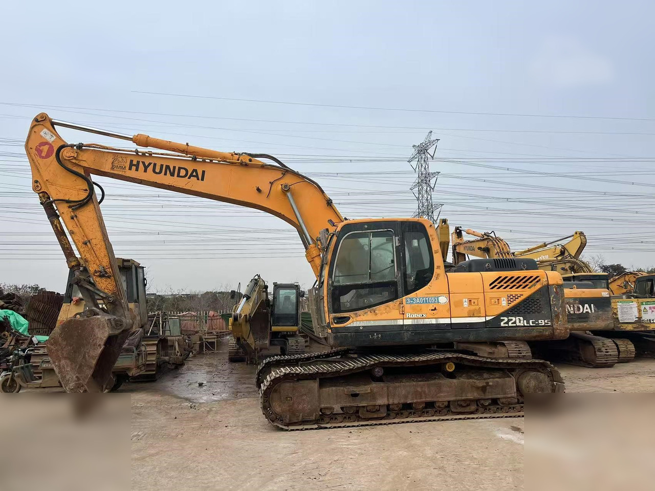 HYUNDAI ROBEX 220 LC-9S - Excavadora de cadenas: foto 1 HYUNDAI ROBEX 220 LC-9S - Excavadora de cadenas: foto 1
