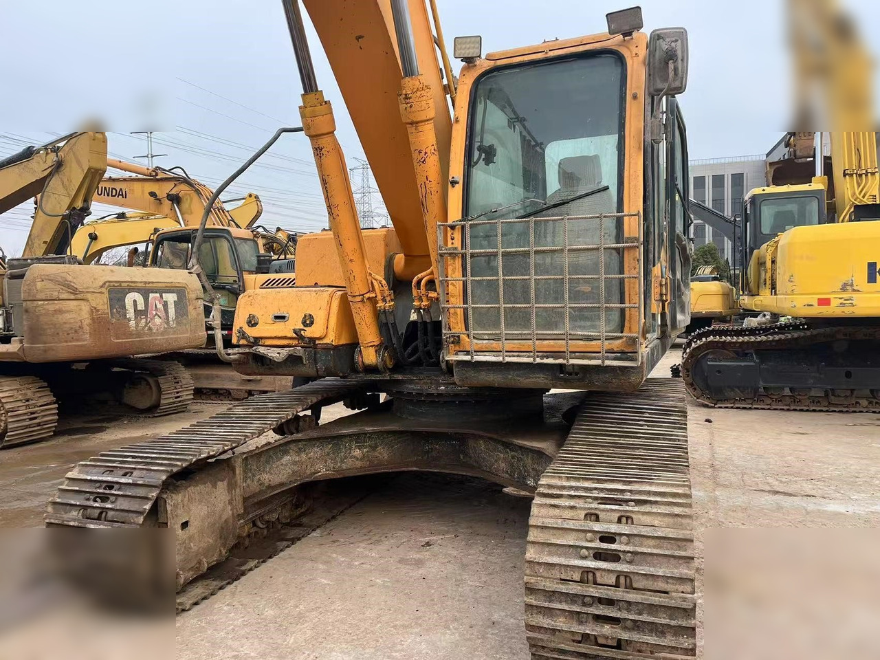 HYUNDAI ROBEX 220 LC-9S - Excavadora de cadenas: foto 3 HYUNDAI ROBEX 220 LC-9S - Excavadora de cadenas: foto 3