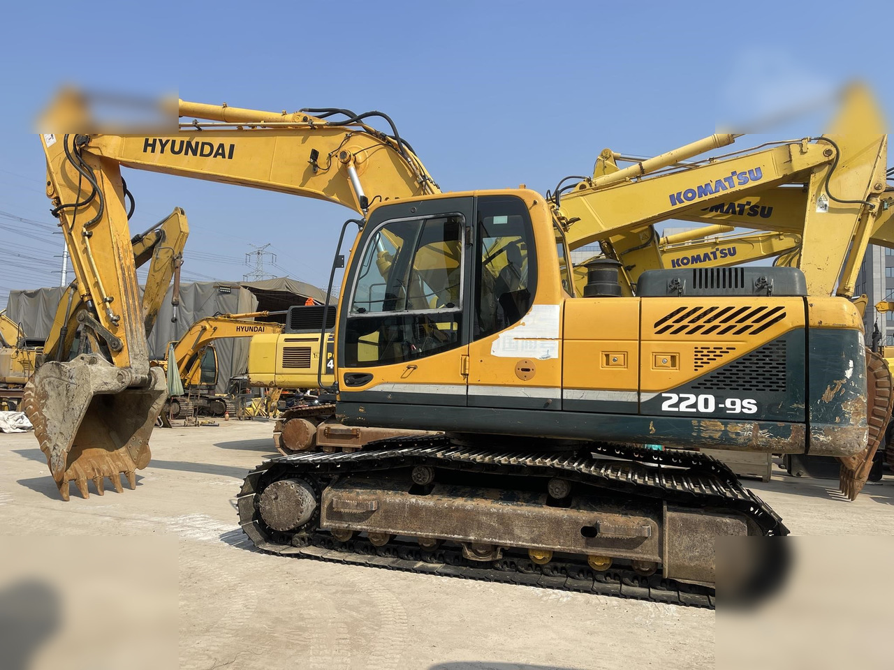 HYUNDAI ROBEX 220 LC-9S - Excavadora de cadenas: foto 1 HYUNDAI ROBEX 220 LC-9S - Excavadora de cadenas: foto 1
