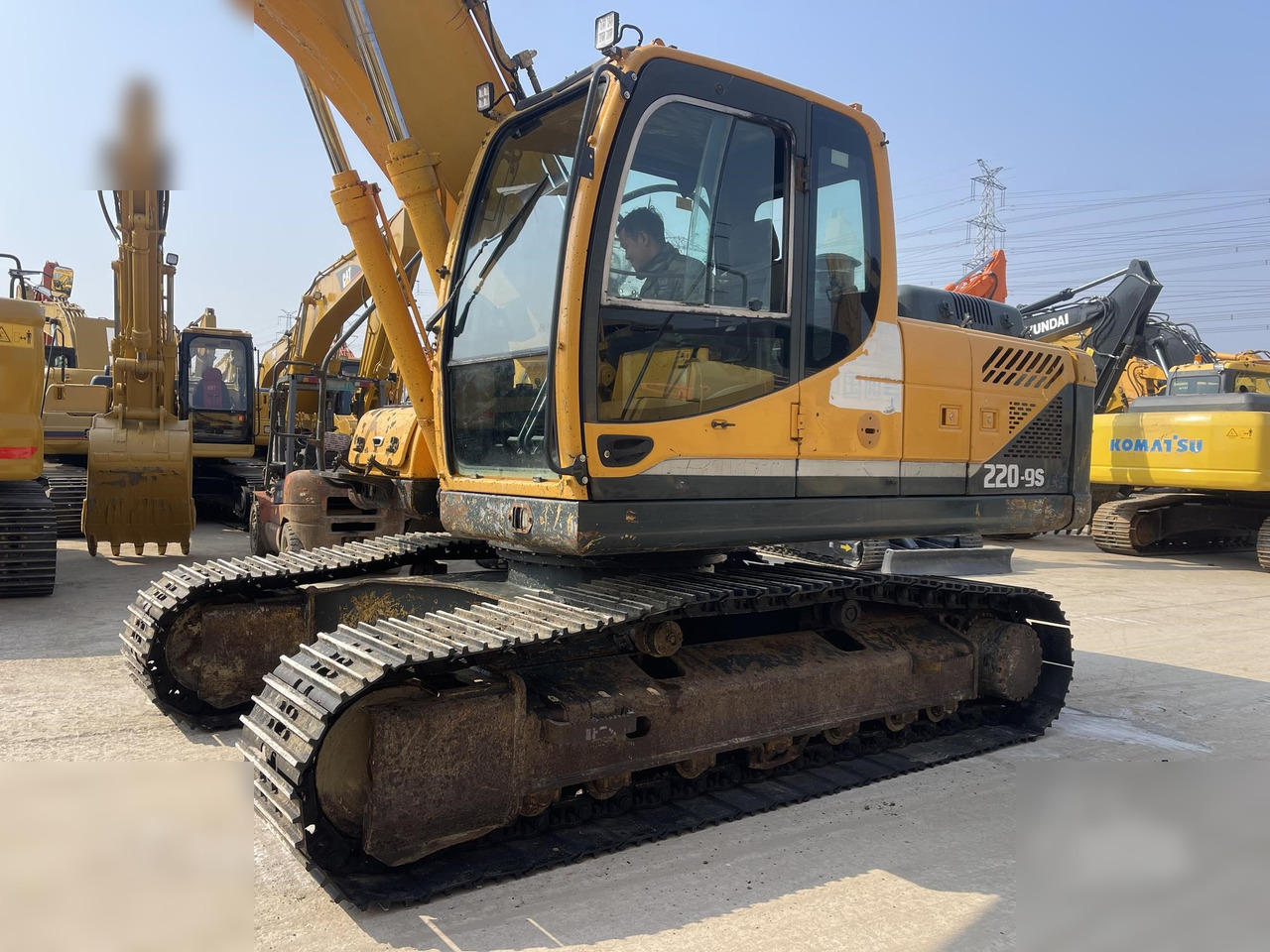 HYUNDAI ROBEX 220 LC-9S - Excavadora de cadenas: foto 3 HYUNDAI ROBEX 220 LC-9S - Excavadora de cadenas: foto 3