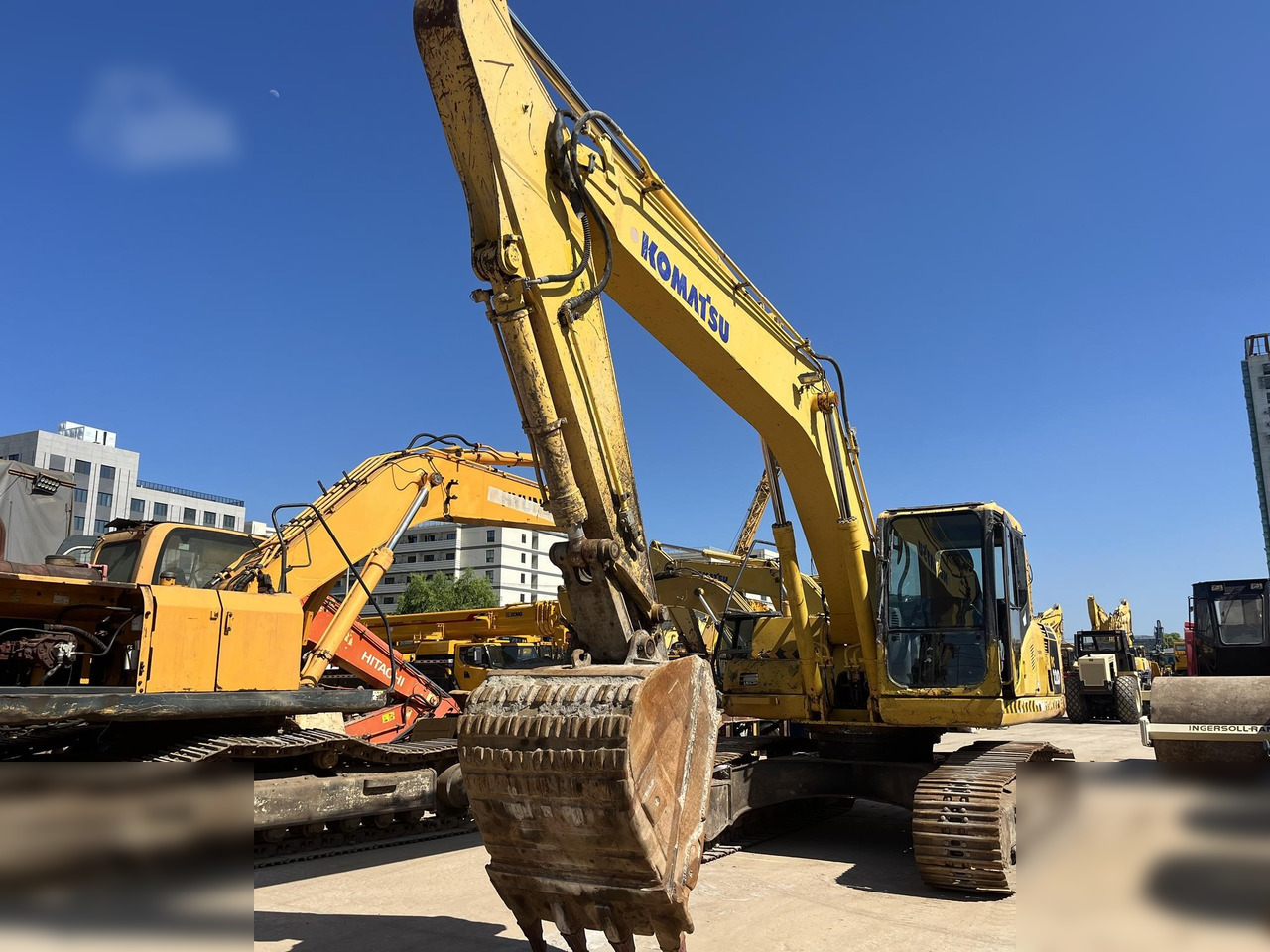KOMATSU PC220-7 - Excavadora de cadenas: foto 3 KOMATSU PC220-7 - Excavadora de cadenas: foto 3