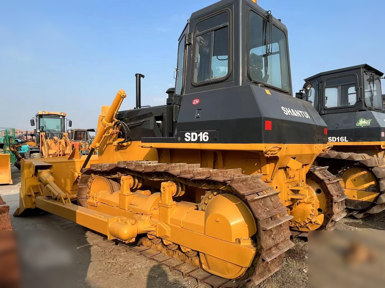 SHANTUI SD16 - Bulldozer: foto 1 SHANTUI SD16 - Bulldozer: foto 1
