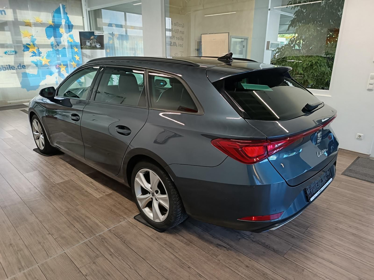 Seat Leon Sportstourer 1,5TSI FR*NAVI*LED*SOUND*R-KAM - Coche familiar: foto 4 Seat Leon Sportstourer 1,5TSI FR*NAVI*LED*SOUND*R-KAM - Coche familiar: foto 4