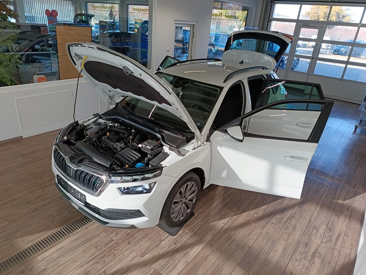 Skoda Kamiq Clever 1,0 TSI DSG*AHK*NAVI*ACC*R-KAM*LED* - SUV/ Todoterreno: foto 2 Skoda Kamiq Clever 1,0 TSI DSG*AHK*NAVI*ACC*R-KAM*LED* - SUV/ Todoterreno: foto 2