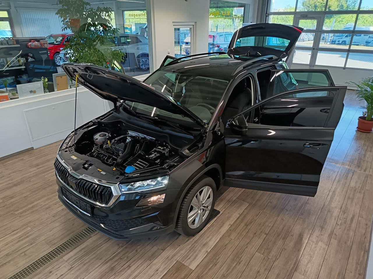 Skoda Karoq Selection 1,5TSI*NAVI*AHK-VORBER*LED*R-KAM - SUV/ Todoterreno: foto 2 Skoda Karoq Selection 1,5TSI*NAVI*AHK-VORBER*LED*R-KAM - SUV/ Todoterreno: foto 2
