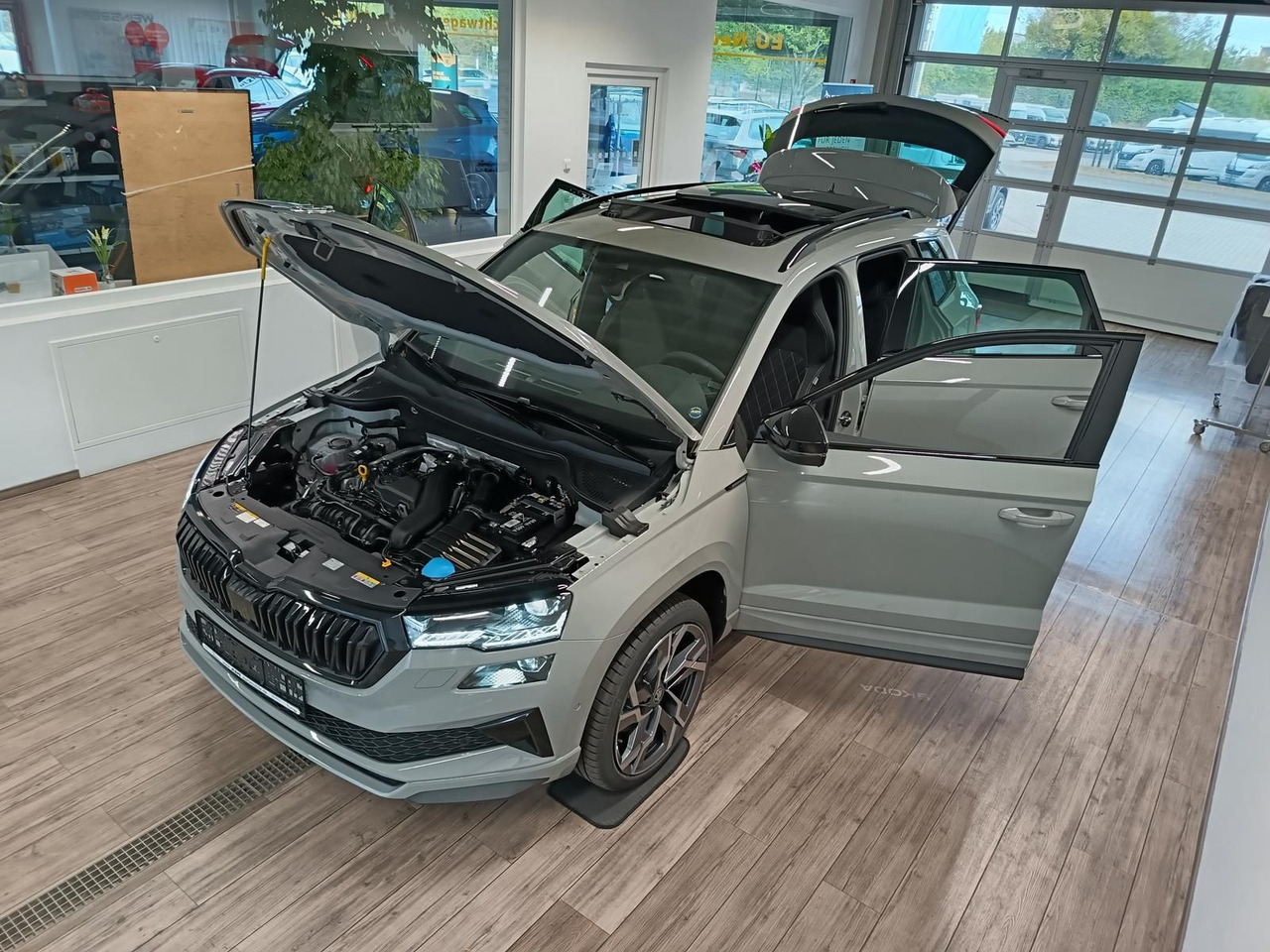 Skoda Karoq Sportline 1,5 TSI DSG*AHK*PSD*STD.HZG*NAVI - SUV/ Todoterreno: foto 2 Skoda Karoq Sportline 1,5 TSI DSG*AHK*PSD*STD.HZG*NAVI - SUV/ Todoterreno: foto 2