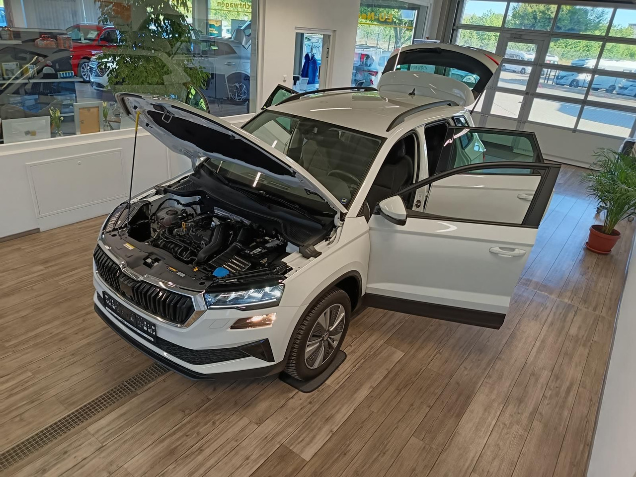 Skoda Karoq Style 1,5TSI DSG*AHK-VORBER*NAVI*LED*R-KAM - SUV/ Todoterreno: foto 2 Skoda Karoq Style 1,5TSI DSG*AHK-VORBER*NAVI*LED*R-KAM - SUV/ Todoterreno: foto 2