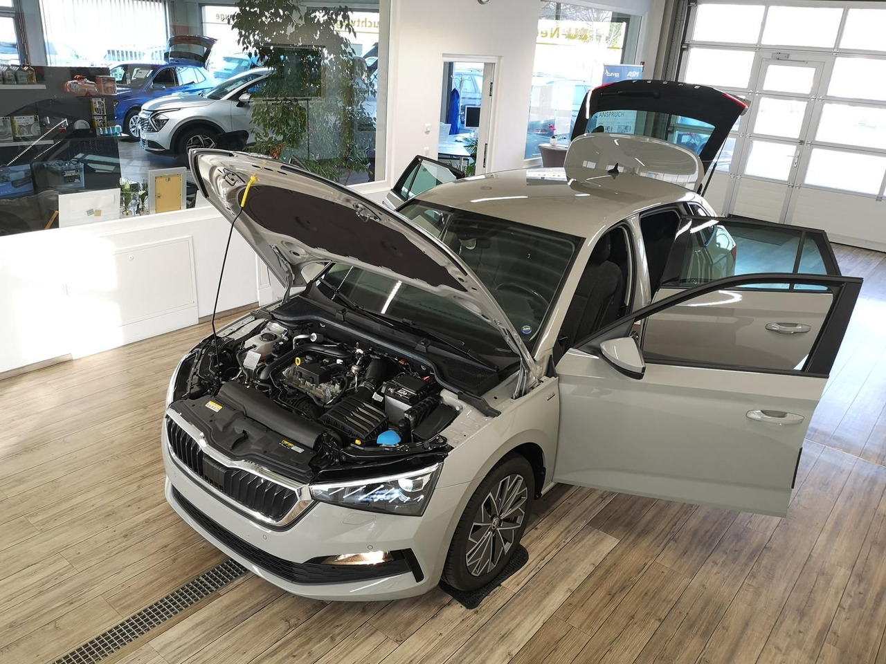 Skoda Scala Ambition 1,0 TSI 81 kW*NAVI*LED*R-KAM*PDC* - Sedan: foto 2 Skoda Scala Ambition 1,0 TSI 81 kW*NAVI*LED*R-KAM*PDC* - Sedan: foto 2