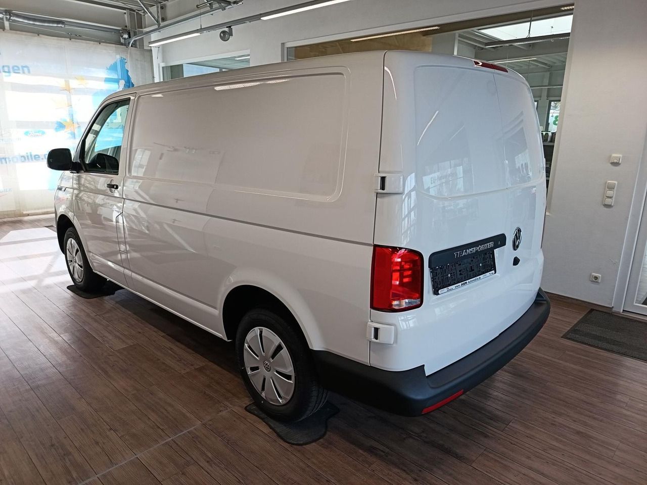 Volkswagen T6.1 Transporter 2,0 TDI*R-KAM*TEMP*KLIMA*NSW* - Furgoneta pequeña: foto 4 Volkswagen T6.1 Transporter 2,0 TDI*R-KAM*TEMP*KLIMA*NSW* - Furgoneta pequeña: foto 4