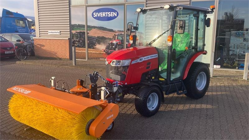 Massey Ferguson 1740 HC Frontlift/pto og 150 cm fejemaskine - Tractor municipal: foto 1 Massey Ferguson 1740 HC Frontlift/pto og 150 cm fejemaskine - Tractor municipal: foto 1