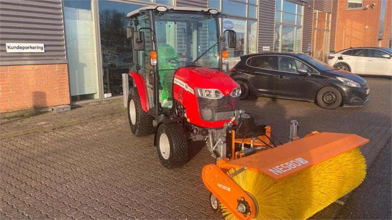 Massey Ferguson 1740 HC Frontlift/pto og 150 cm fejemaskine - Tractor municipal: foto 3 Massey Ferguson 1740 HC Frontlift/pto og 150 cm fejemaskine - Tractor municipal: foto 3