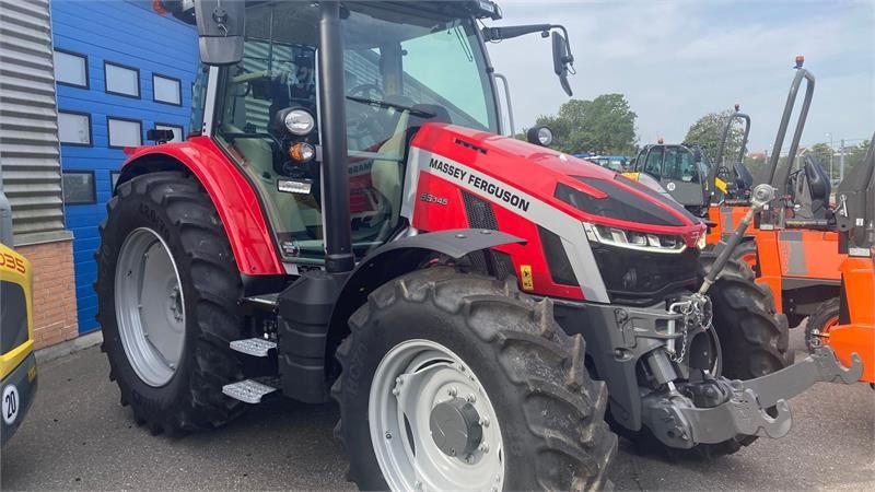 Massey Ferguson 5S.145 Exclusive Dyna-6 Exclusive - Tractor: foto 1 Massey Ferguson 5S.145 Exclusive Dyna-6 Exclusive - Tractor: foto 1