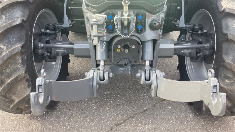 Massey Ferguson 5S.145 Exclusive Dyna-6 Exclusive - Tractor: foto 3 Massey Ferguson 5S.145 Exclusive Dyna-6 Exclusive - Tractor: foto 3