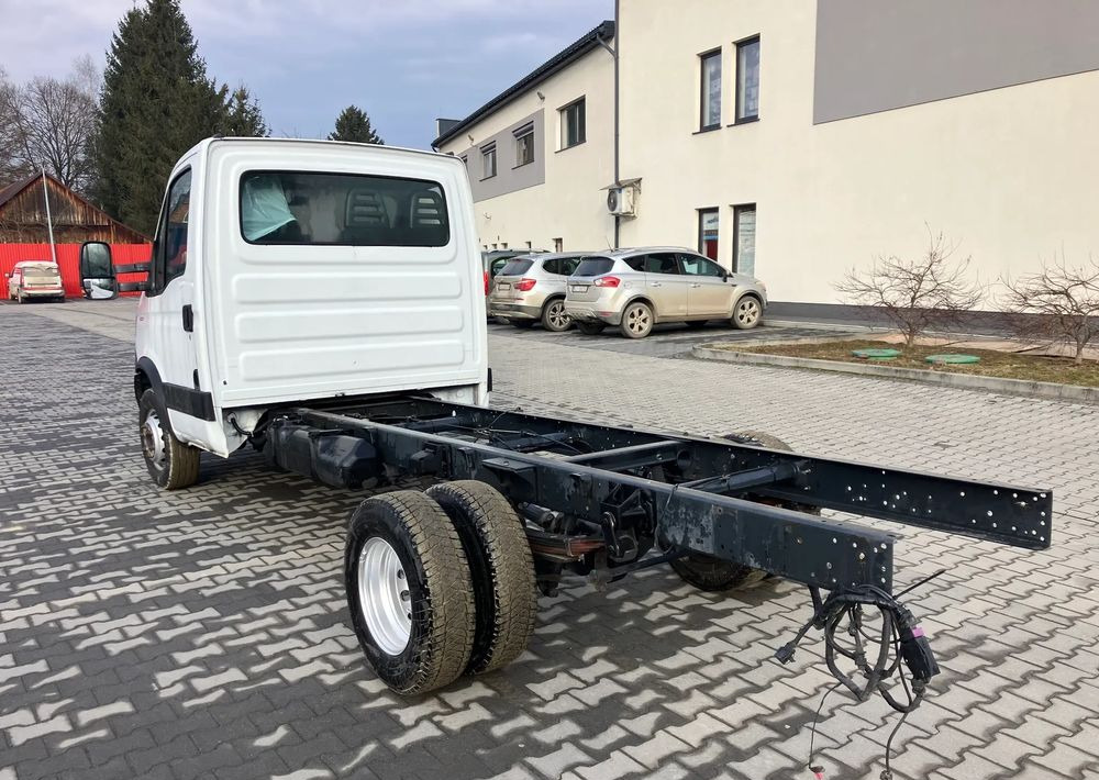 Iveco DAILY 70C17 RAMO DO ZABUDOWY,super stan - Chasis camión: foto 4 Iveco DAILY 70C17 RAMO DO ZABUDOWY,super stan - Chasis camión: foto 4