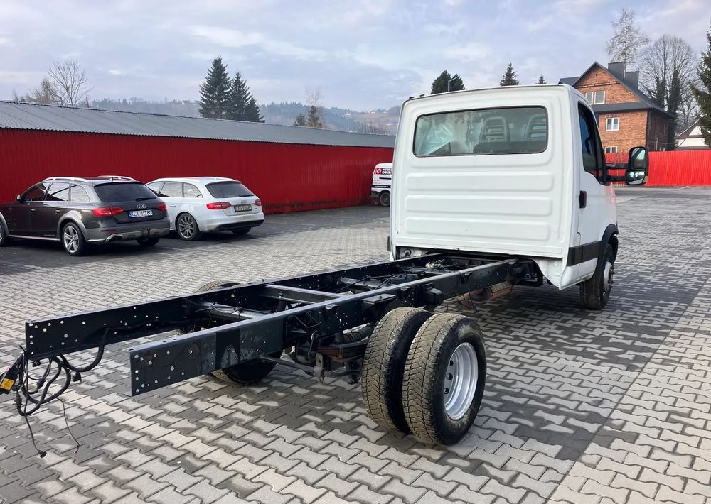 Iveco DAILY 70C17 RAMO DO ZABUDOWY,super stan - Chasis camión: foto 3 Iveco DAILY 70C17 RAMO DO ZABUDOWY,super stan - Chasis camión: foto 3