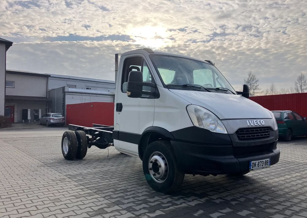 Iveco DAILY 70C17 RAMO DO ZABUDOWY,super stan - Chasis camión: foto 1 Iveco DAILY 70C17 RAMO DO ZABUDOWY,super stan - Chasis camión: foto 1