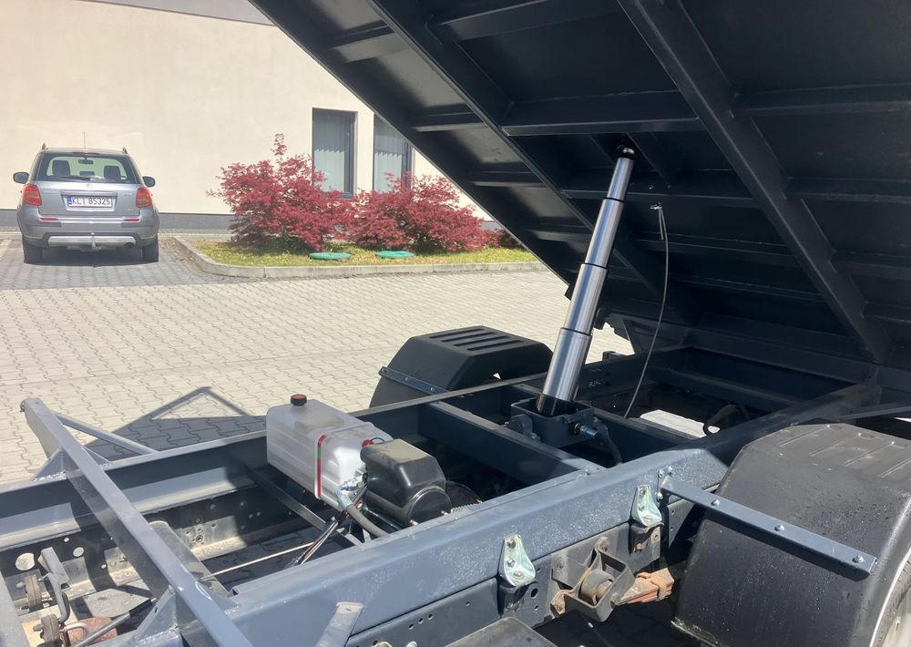 Iveco Iveco daily 35C13 wywrotka solidny kiper - Volquete furgoneta: foto 2 Iveco Iveco daily 35C13 wywrotka solidny kiper - Volquete furgoneta: foto 2