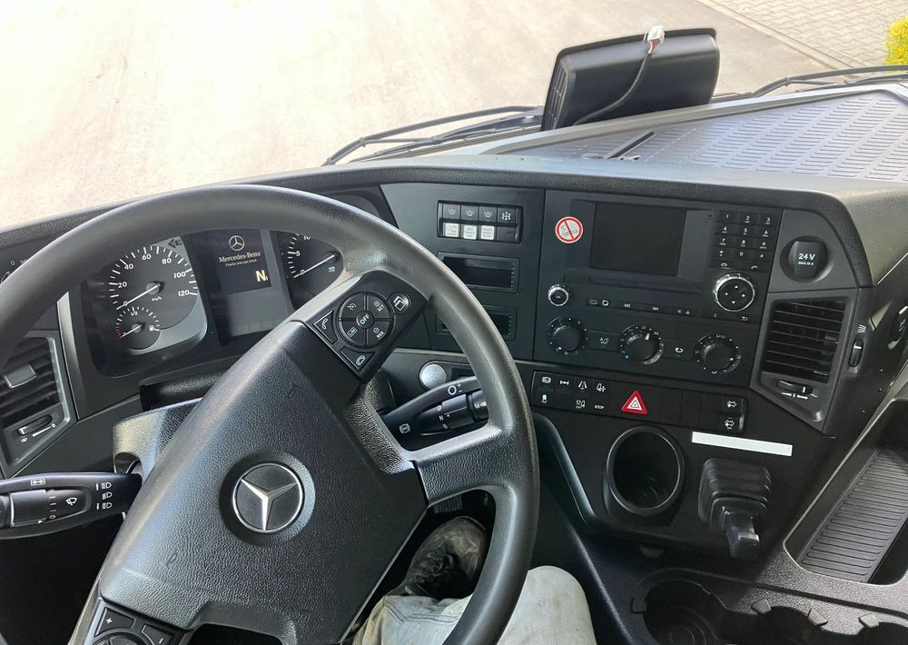 Mercedes-Benz ANTOS 1830 solidny kiper wywrotka blokada mostu - Volquete camión: foto 3 Mercedes-Benz ANTOS 1830 solidny kiper wywrotka blokada mostu - Volquete camión: foto 3