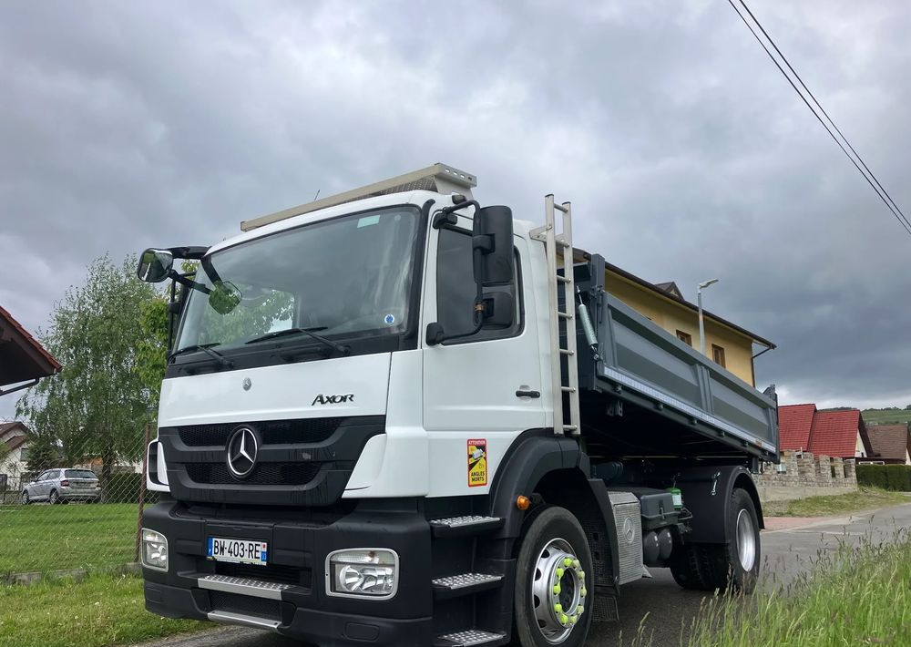 Mercedes-Benz Axor 1829 solidny kiper wywrotka blokada mostu - Volquete camión: foto 1 Mercedes-Benz Axor 1829 solidny kiper wywrotka blokada mostu - Volquete camión: foto 1