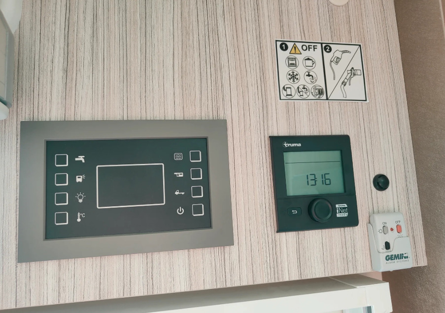 Cámper Elnagh Elnagh T-Loft 532 WINTER Alarm Solar Camera Air Conditioning Truma Diesel E Awning Remis Retrofitted: foto 13 Cámper Elnagh Elnagh T-Loft 532 WINTER Alarm Solar Camera Air Conditioning Truma Diesel E Awning Remis Retrofitted: foto 13