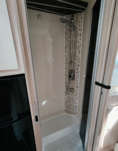 Cámper Elnagh Elnagh T-Loft 532 WINTER Alarm Solar Camera Air Conditioning Truma Diesel E Awning Remis Retrofitted: foto 17 Cámper Elnagh Elnagh T-Loft 532 WINTER Alarm Solar Camera Air Conditioning Truma Diesel E Awning Remis Retrofitted: foto 17