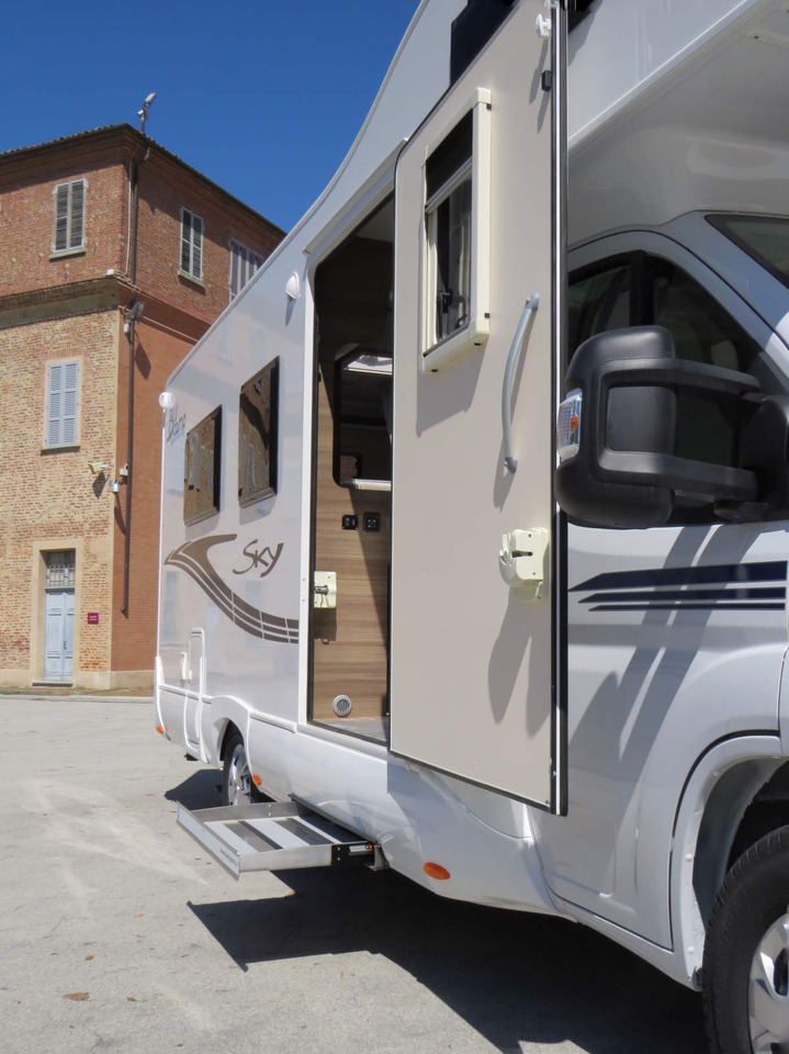 Fiat Ducato RETRACTABLE PLATFORM (300KG CAPACITY) - Autocaravana capuchina: foto 2 Fiat Ducato RETRACTABLE PLATFORM (300KG CAPACITY) - Autocaravana capuchina: foto 2