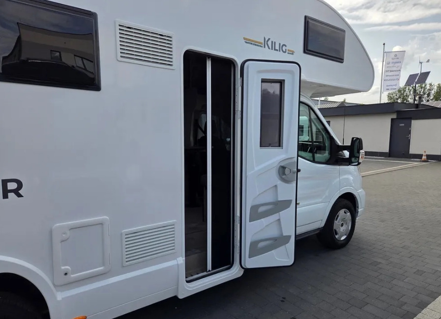 RIMOR Rimor KILIG 695 NEW Retrofitted 5-Passenger Winterized Camera Navigation - Cámper: foto 5 RIMOR Rimor KILIG 695 NEW Retrofitted 5-Passenger Winterized Camera Navigation - Cámper: foto 5