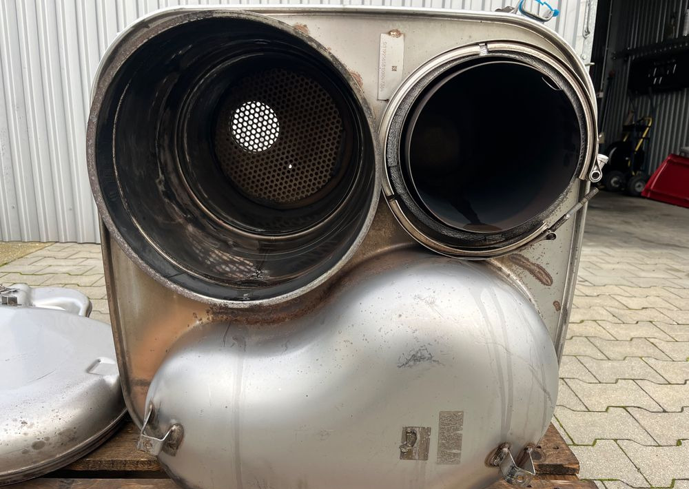 Katalizator MAN TGX TGS lift wydech tłumik - Silenciador/ Sistema de escape para Camión: foto 2 Katalizator MAN TGX TGS lift wydech tłumik - Silenciador/ Sistema de escape para Camión: foto 2