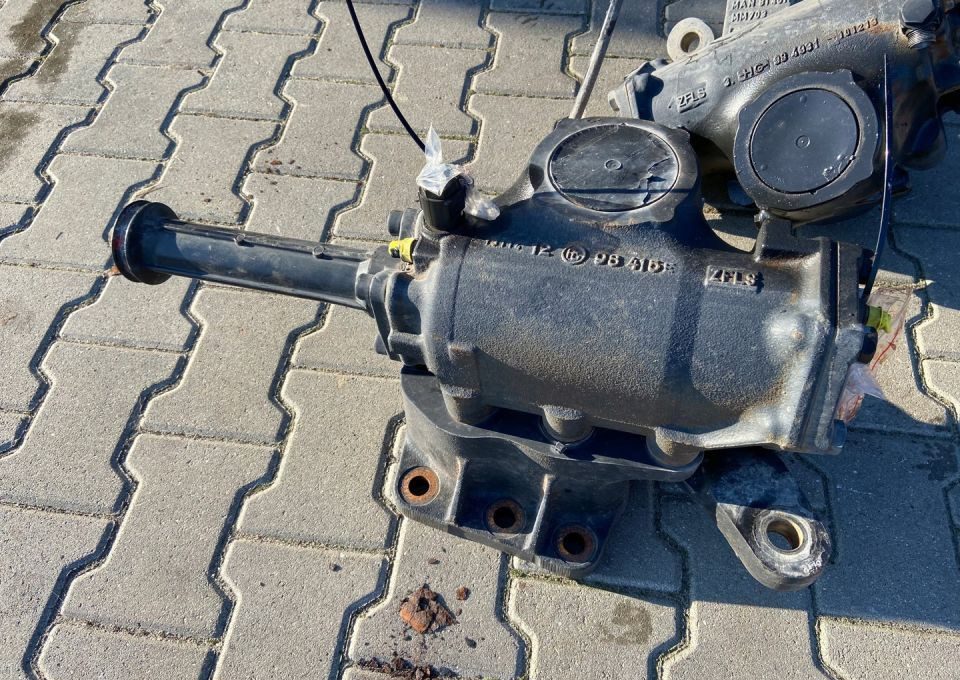 Kolumna kierownicza MAN TGX TGS euro 6 przekładnia - Caja de dirección para Camión: foto 2 Kolumna kierownicza MAN TGX TGS euro 6 przekładnia - Caja de dirección para Camión: foto 2